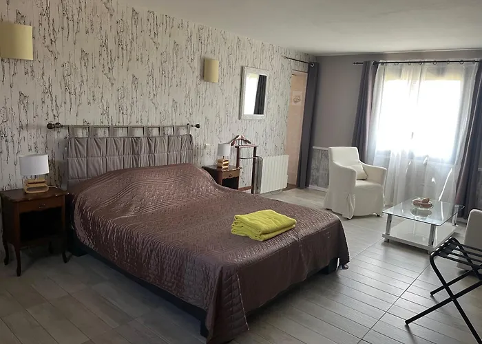 Ei Domaine Du Bouygues D'hotes 3* Le Juge