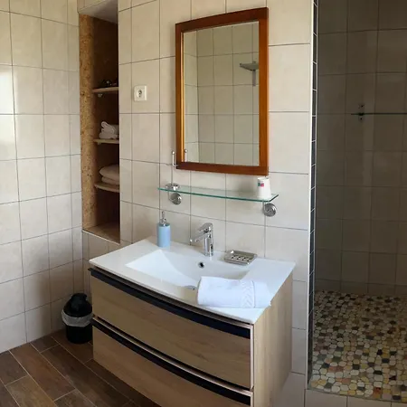 Ei Domaine Du Bouygues D'hotes 3*